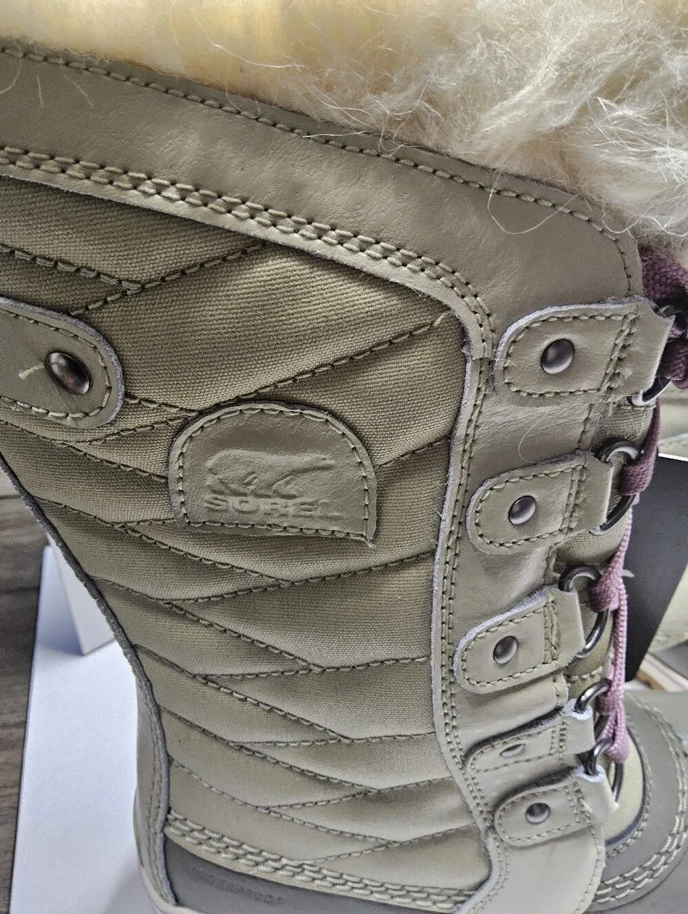 Youth Size 1 Faux Fur Trim Winter Boots Light Green & Gray withLavender Laces